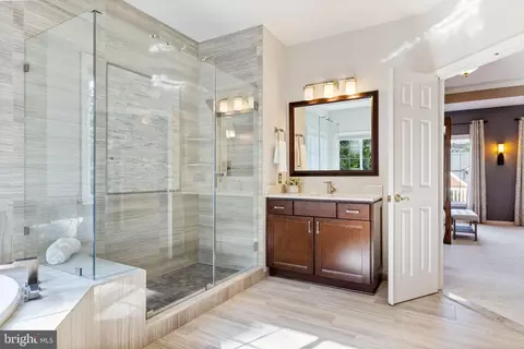 Bath - 22571 Forest Run Dr, Ashburn, VA 20148 photo 4 of 9