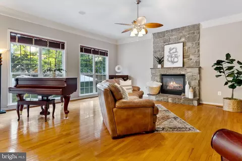 Living - 22571 Forest Run Dr, Ashburn, VA 20148 photo 1 of 2