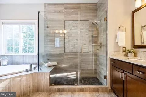 Bath - 22571 Forest Run Dr, Ashburn, VA 20148 photo 5 of 9