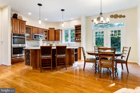 Kitchen - 22571 Forest Run Dr, Ashburn, VA 20148 photo 2 of 7