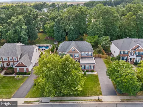 View/Area - 22571 Forest Run Dr, Ashburn, VA 20148 photo 2 of 5