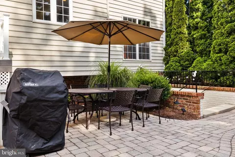 Exterior - 22571 Forest Run Dr, Ashburn, VA 20148 photo 7 of 18