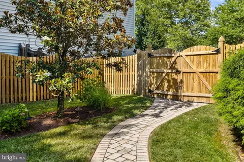 Exterior - 22571 Forest Run Dr, Ashburn, VA 20148 photo 15 of 18