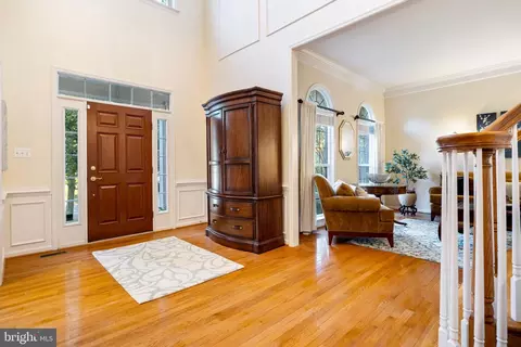 Entry Way - 22571 Forest Run Dr, Ashburn, VA 20148 photo 2 of 8