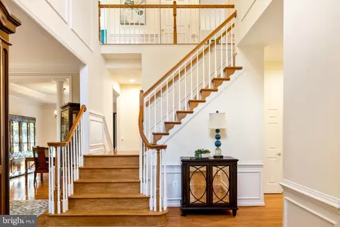 Entry Way - 22571 Forest Run Dr, Ashburn, VA 20148 photo 3 of 8