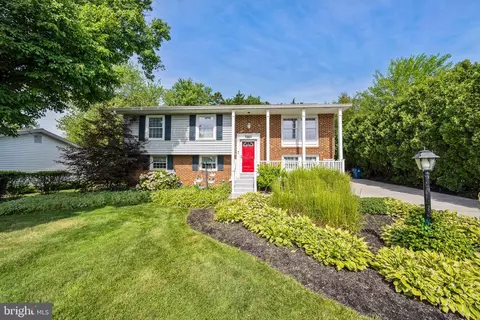 505 S Maple Ct, Sterling, VA 20164