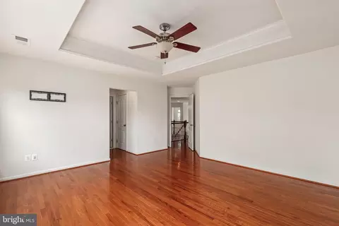 Entry Way - 42437 Nickens Pl, Ashburn, VA 20148 photo 5 of 8