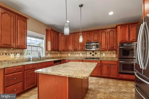 Kitchen - 42437 Nickens Pl, Ashburn, VA 20148 photo 6 of 6
