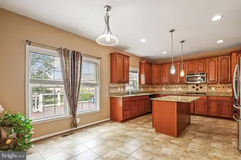 Kitchen - 42437 Nickens Pl, Ashburn, VA 20148 photo 4 of 6