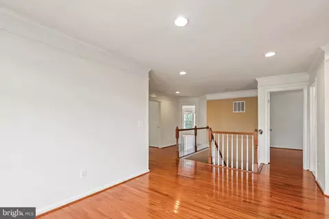 Entry Way - 42437 Nickens Pl, Ashburn, VA 20148 photo 4 of 8
