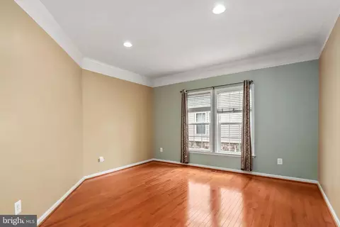 Living - 42437 Nickens Pl, Ashburn, VA 20148 photo 6 of 10