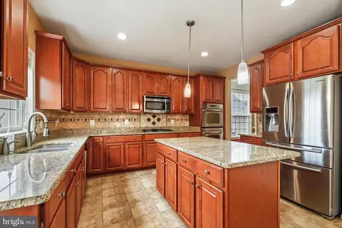Kitchen - 42437 Nickens Pl, Ashburn, VA 20148 photo 3 of 6