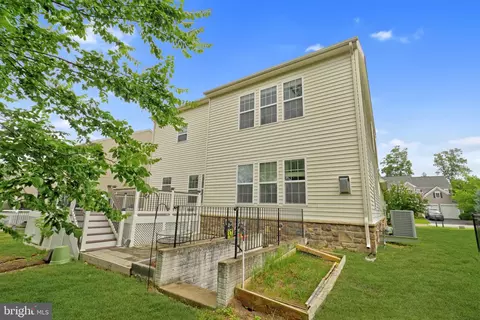 Exterior - 42437 Nickens Pl, Ashburn, VA 20148 photo 6 of 10