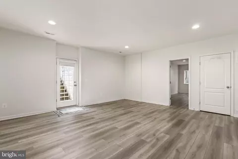 Living - 42437 Nickens Pl, Ashburn, VA 20148 photo 10 of 10