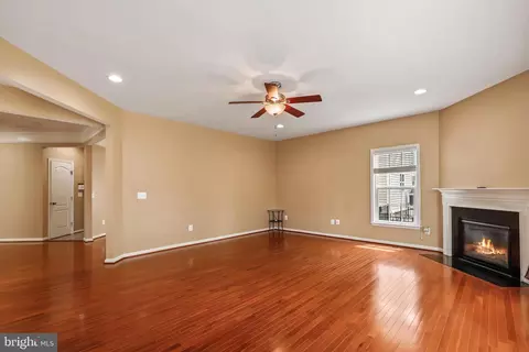 Living - 42437 Nickens Pl, Ashburn, VA 20148 photo 5 of 10
