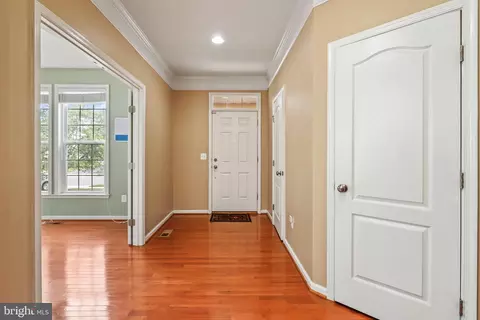 Entry Way - 42437 Nickens Pl, Ashburn, VA 20148 photo 2 of 8