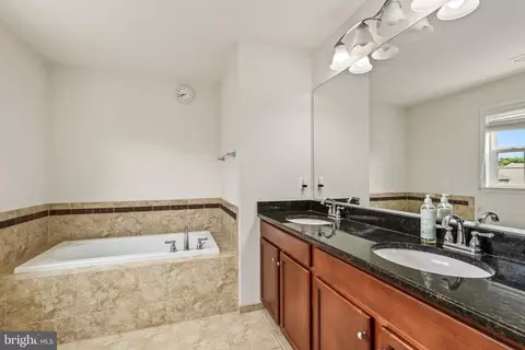 Bath - 42437 Nickens Pl, Ashburn, VA 20148 photo 1 of 2