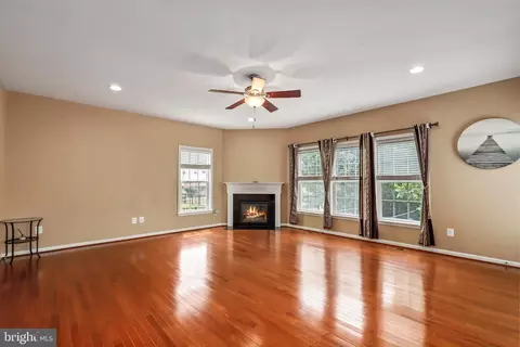 Living - 42437 Nickens Pl, Ashburn, VA 20148 photo 2 of 10