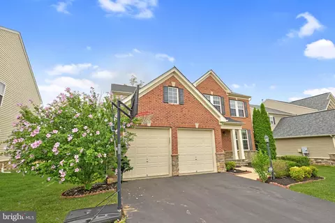 Exterior - 42437 Nickens Pl, Ashburn, VA 20148 photo 5 of 10