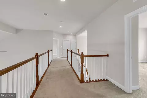 Entry Way - 42411 Pine Forest Dr, Chantilly, VA 20152 photo 17 of 25