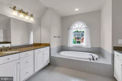 Bath - 42411 Pine Forest Dr, Chantilly, VA 20152 photo 2 of 8