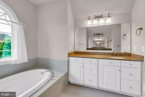 Bath - 42411 Pine Forest Dr, Chantilly, VA 20152 photo 4 of 8
