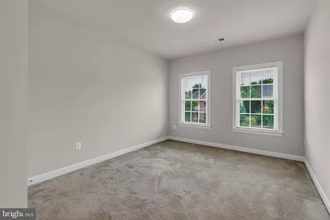 Bedroom - 42411 Pine Forest Dr, Chantilly, VA 20152 photo 3 of 6