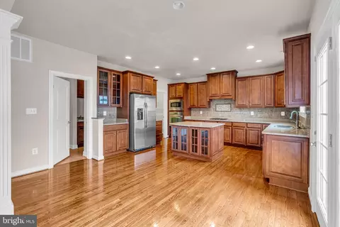 Kitchen - 42411 Pine Forest Dr, Chantilly, VA 20152 photo 6 of 6