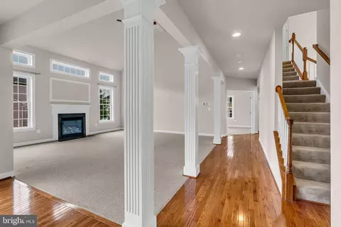 Entry Way - 42411 Pine Forest Dr, Chantilly, VA 20152 photo 18 of 25