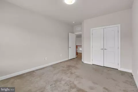 Bedroom - 42411 Pine Forest Dr, Chantilly, VA 20152 photo 4 of 6