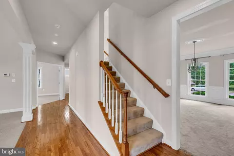 Entry Way - 42411 Pine Forest Dr, Chantilly, VA 20152 photo 13 of 25