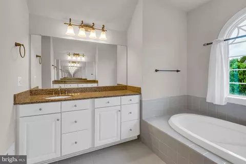 Bath - 42411 Pine Forest Dr, Chantilly, VA 20152 photo 5 of 8