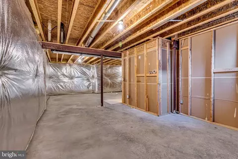 Entry Way - 42411 Pine Forest Dr, Chantilly, VA 20152 photo 6 of 25