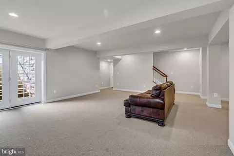Living - 42411 Pine Forest Dr, Chantilly, VA 20152 photo 1 of 10