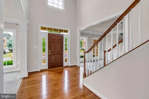 Entry Way - 42411 Pine Forest Dr, Chantilly, VA 20152 photo 22 of 25
