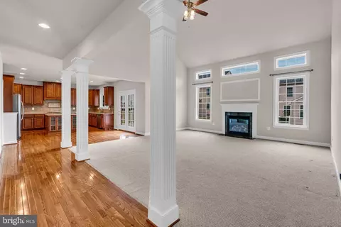 Living - 42411 Pine Forest Dr, Chantilly, VA 20152 photo 10 of 10