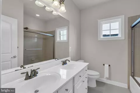Bath - 42411 Pine Forest Dr, Chantilly, VA 20152 photo 6 of 8