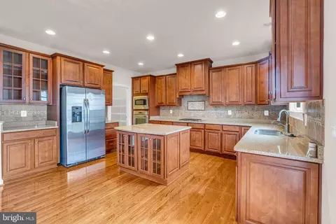 Kitchen - 42411 Pine Forest Dr, Chantilly, VA 20152 photo 4 of 6