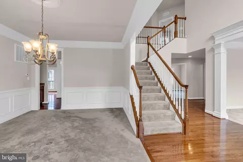 Entry Way - 42411 Pine Forest Dr, Chantilly, VA 20152 photo 14 of 25
