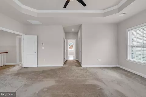 Entry Way - 42411 Pine Forest Dr, Chantilly, VA 20152 photo 7 of 25