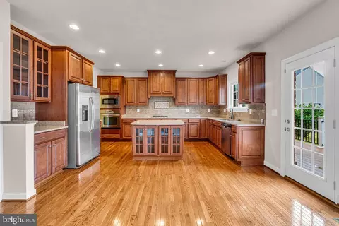Kitchen - 42411 Pine Forest Dr, Chantilly, VA 20152 photo 1 of 6