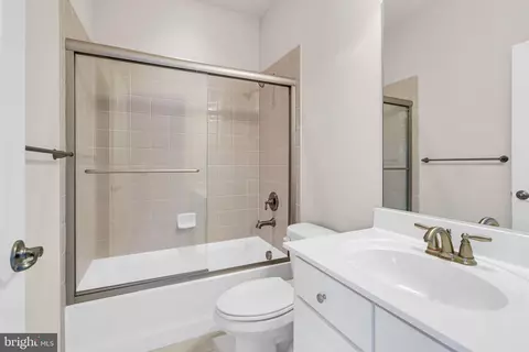 Bath - 42411 Pine Forest Dr, Chantilly, VA 20152 photo 1 of 8