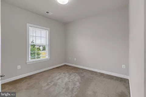 Bedroom - 42411 Pine Forest Dr, Chantilly, VA 20152 photo 5 of 6