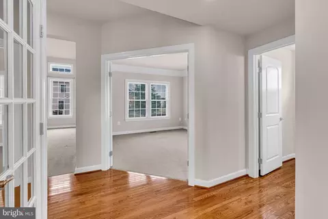 Entry Way - 42411 Pine Forest Dr, Chantilly, VA 20152 photo 23 of 25
