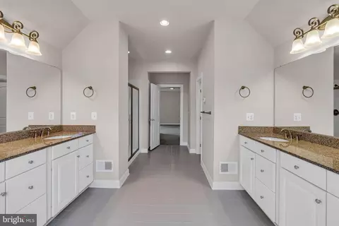 Entry Way - 42411 Pine Forest Dr, Chantilly, VA 20152 photo 11 of 25