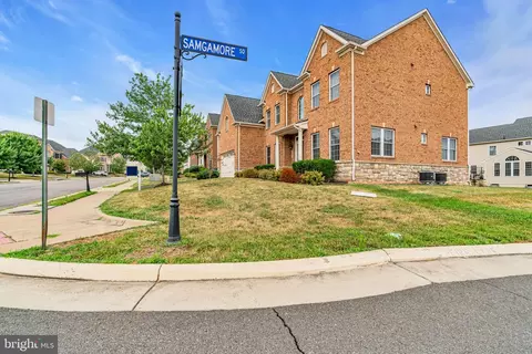 Other - 42411 Pine Forest Dr, Chantilly, VA 20152 photo 1 of 21