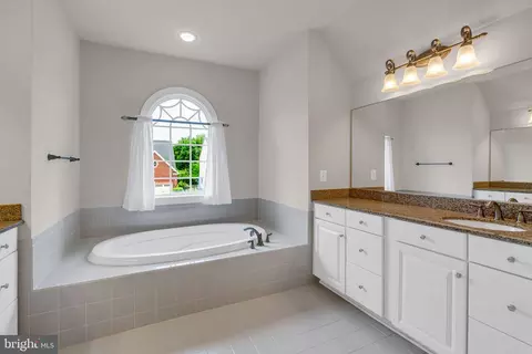 Bath - 42411 Pine Forest Dr, Chantilly, VA 20152 photo 3 of 8