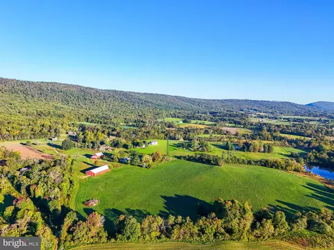 12428 Mountain Rd, Lovettsville, VA 20180
