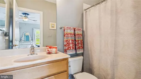 Bath - 41334 Raspberry Dr, Leesburg, VA 20176 photo 1 of 2