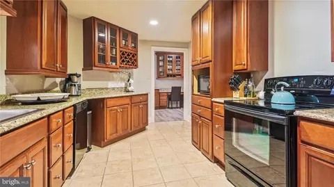 Entry Way - 41334 Raspberry Dr, Leesburg, VA 20176 photo 11 of 11